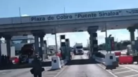 Campesinos cierran por 72 horas la caseta de Cuatro Caminos en Guasave exigiendo precio justo para el maíz