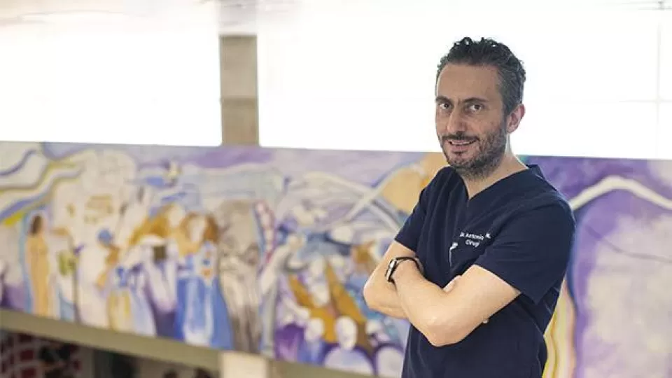 Hito médico: cirujanos salvan la movilidad de un feto de 26 semanas, promete una vida plena