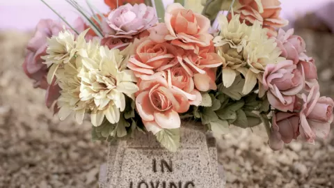 Cementerios 2.0: códigos QR y funerales online redefinen el adiós en la era digital