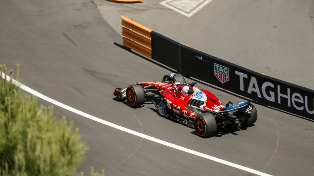 Ferrari evalúa opciones para el futuro ante posible no renovación de contrato a Lewis Hamilton