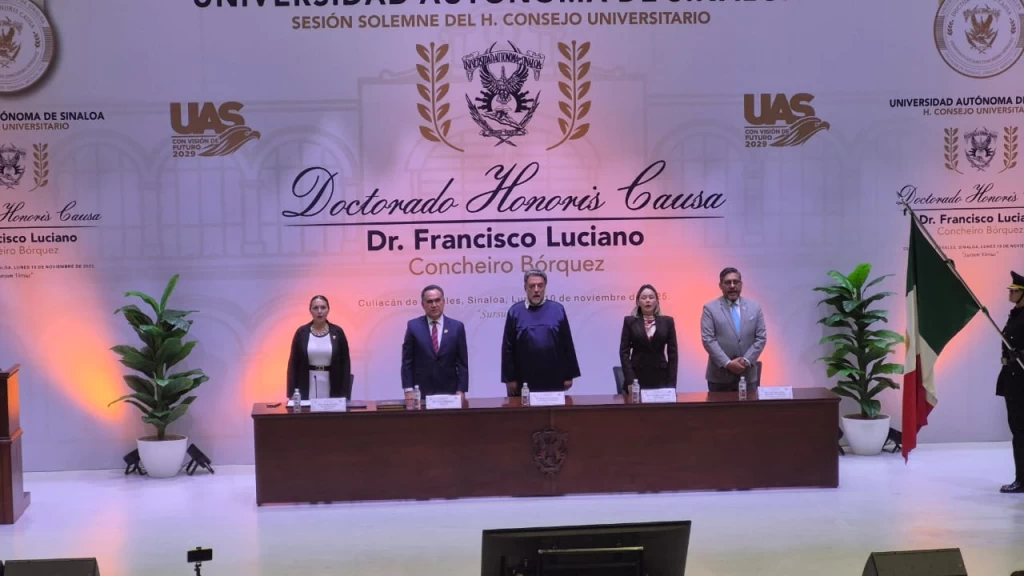 La UAS otorgó el día de hoy en ceremonia solemne el Doctorado  Honoris Causa al Dr. Francisco  Luciano  Concheiro Bórquez