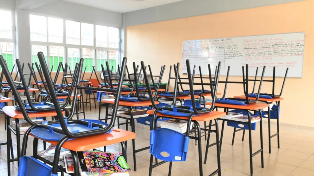 SEP suspende clases en miles de escuelas por el impacto del Frente Frío 13