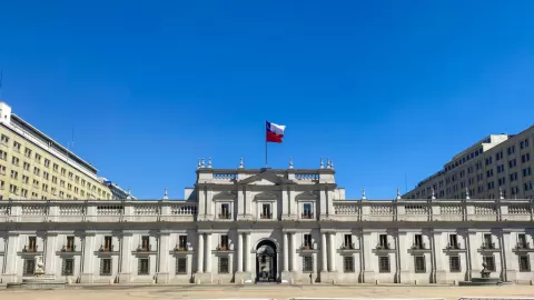 Chile en Urnas: Jeannette Jara Lidera Elecciones Presidenciales con Balotaje Anticipado; Derecha y Ultraliberales en Feroz Lucha por el Segundo Lugar