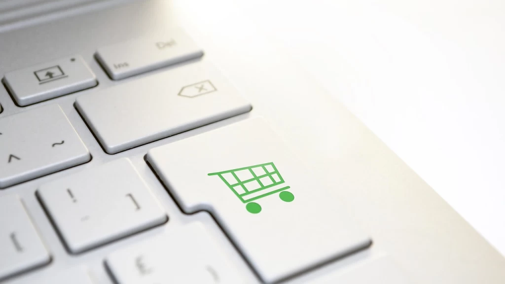 TikTok Shop Desafía a eBay: Proyecta $15 Mil Millones en Ventas en EE. UU. y Supera los $19 Mil Millones Globales en Q3