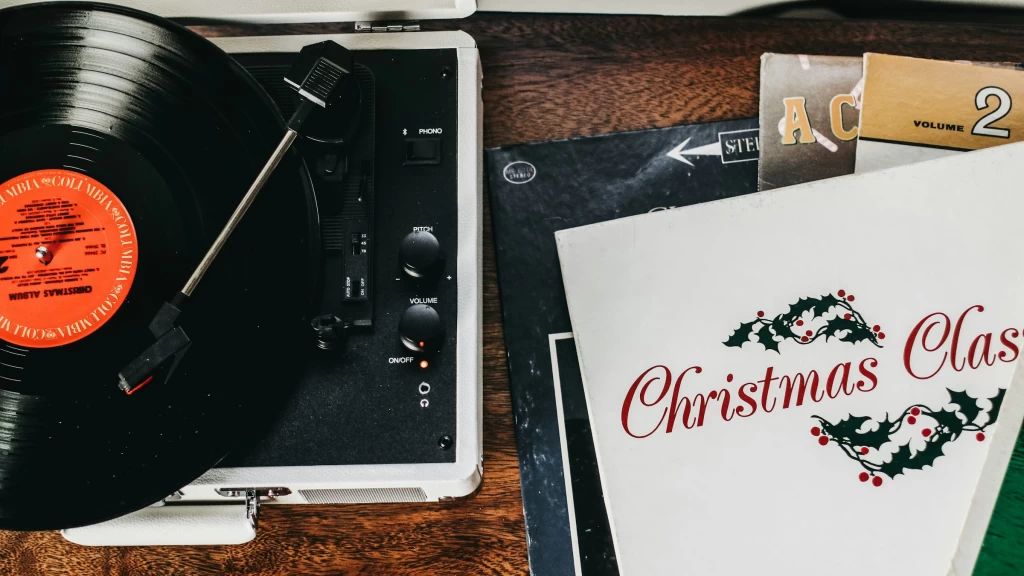 Camilo, Fonseca y Victoria Justice Encienden la Navidad 2025 con Novedosos Estrenos Musicales; David Bisbal se Une a la Celebración Festiva