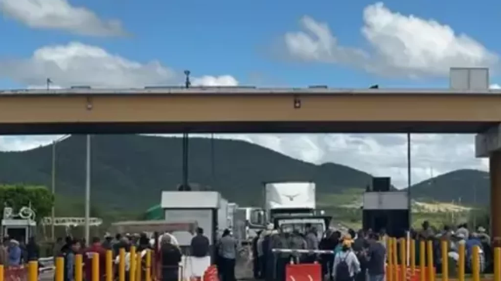 Megabloqueo Nacional 24 de Noviembre: Miles de Afectados por Cierre de Vías Clave y Aduanas en México