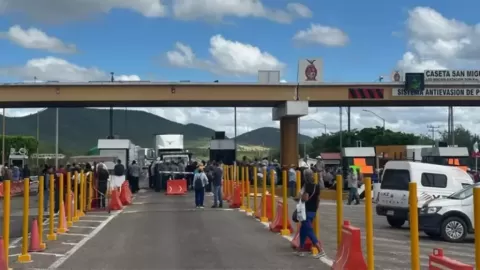 Megabloqueo Nacional Paraliza México: Transportistas y Agricultores Exigen Seguridad, Tarifas Justas y Solución a Trámites Pendientes