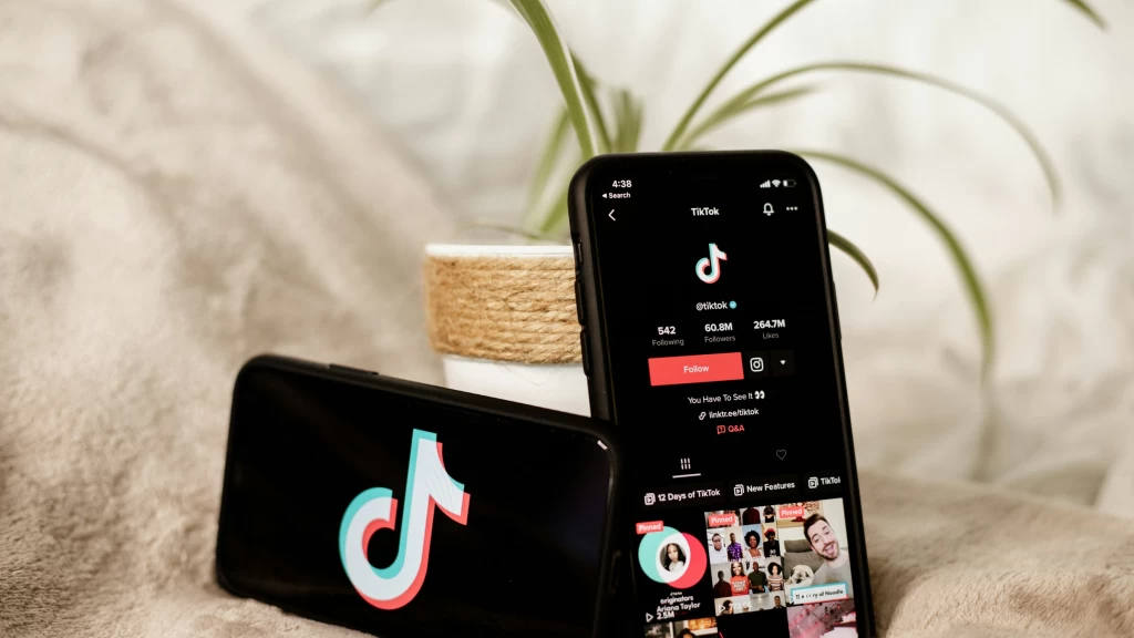 Amnistía Internacional Exige a TikTok Revisar Diseño 'Tóxico y Adictivo' que Amenaza la Salud Mental de Niños y Jóvenes