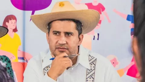 Vinculan a Proceso a 'El Licenciado' y Siete Escoltas por Asesinato de Carlos Manzo; Acusan Tortura y Presentan Pruebas Contradictorias