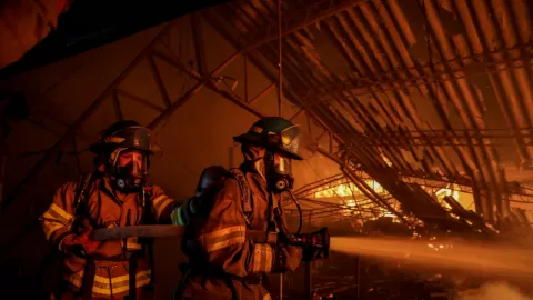 Tragedia en Hong Kong: Incendio en Wang Fuk Court deja al menos 75 muertos y cientos de desaparecidos; investigan negligencia