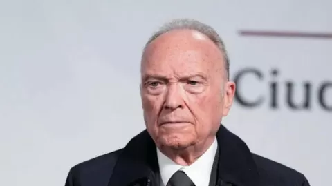 Gertz Manero Renuncia a la FGR y Asume Embajada por Oferta de Sheinbaum; Ernestina Godoy al Mando Interino