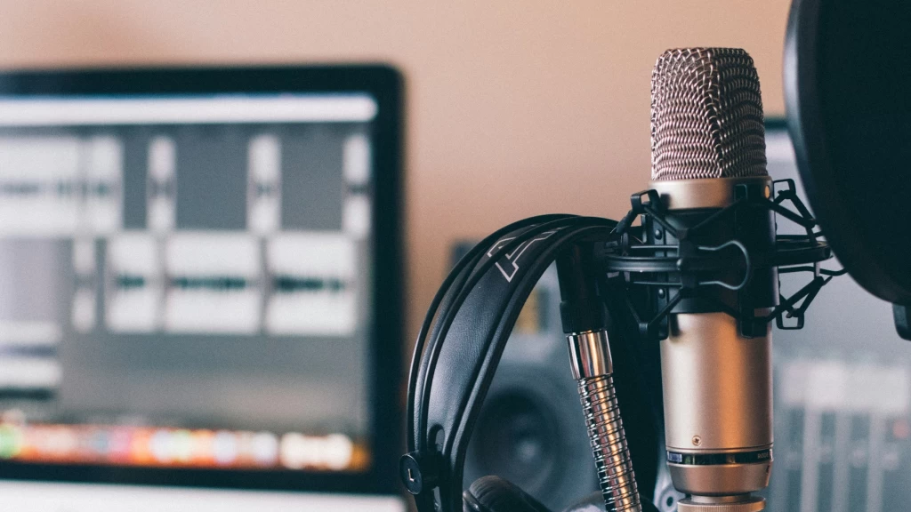 'Relatos de la Noche', 'Paranormal' y 'La Cotorrisa' Dominan el Top de Podcasts en Spotify México, con Misterio y Comedia en Auge