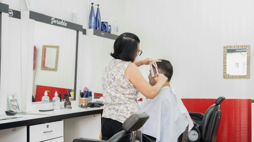 Crisis en la Belleza: Más del 80% de Estilistas en México Laboran en la Informalidad con Graves Riesgos para su Salud y Sin Seguro Social