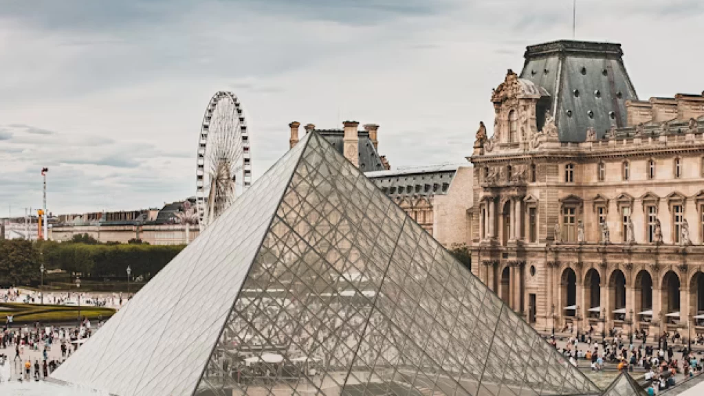 El Louvre Aumenta un 45% el Precio de Entrada para No Europeos: Claves de la Renovación y Seguridad del Museo
