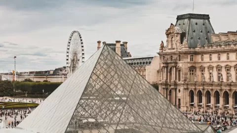 El Louvre Aumenta un 45% el Precio de Entrada para No Europeos: Claves de la Renovación y Seguridad del Museo