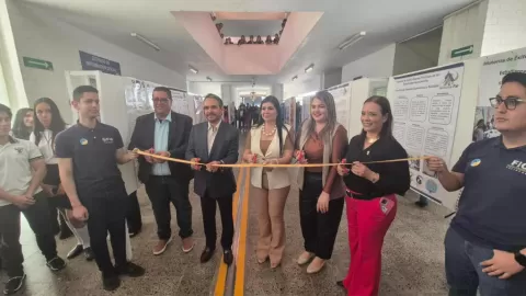 El Secretario Académico Universitario presidió la toma de protesta a estudiantes Asesores Par