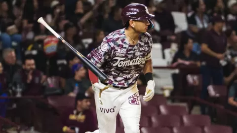 ¡Imparables! Tomateros de Culiacán apalea y barre a Naranjeros con paliza de 13-2 en el Clásico de LMP