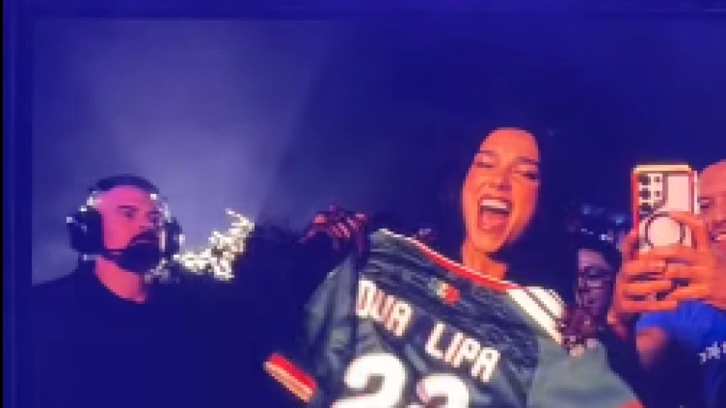 Dua Lipa Cierra Gira en México con Emotiva Despedida: Jersey de la Selección y un Tributo a 'Amor Prohibido'