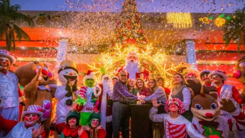 Culiacán Se Ilumina: Gobernador Encabezó Encendido de Monumental Árbol de Navidad y Abre Pista de Hielo 'Navidad Mágica' en Palacio de Gobierno