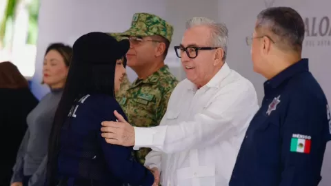 Agradeciendo el trabajo de los elementos de seguridad en Sinaloa, celebra Gobernador Rocha el Día del Policía