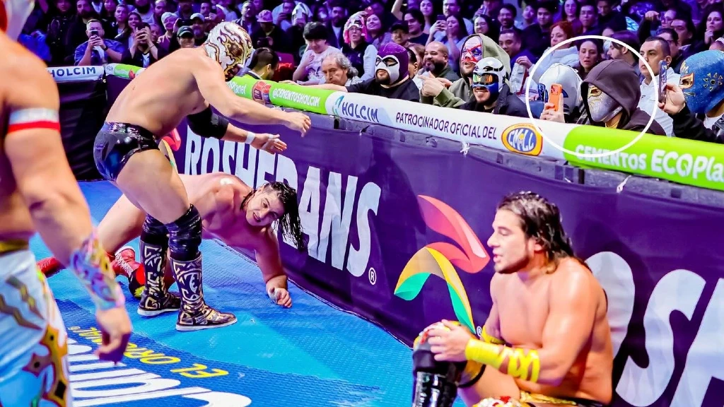 ¡Bad Bunny Causa Furor! El Conejo Malo Sorprende en Función del CMLL en Arena México Previos a su 'Debí Tirar Más Fotos World Tour 2025' en CDMX