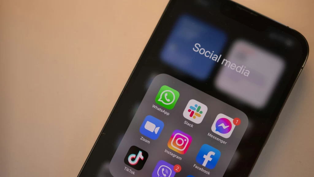 Australia Prohíbe Redes Sociales a Menores de 16: Un Precedente Global Ante la Crisis de Salud Mental Digital