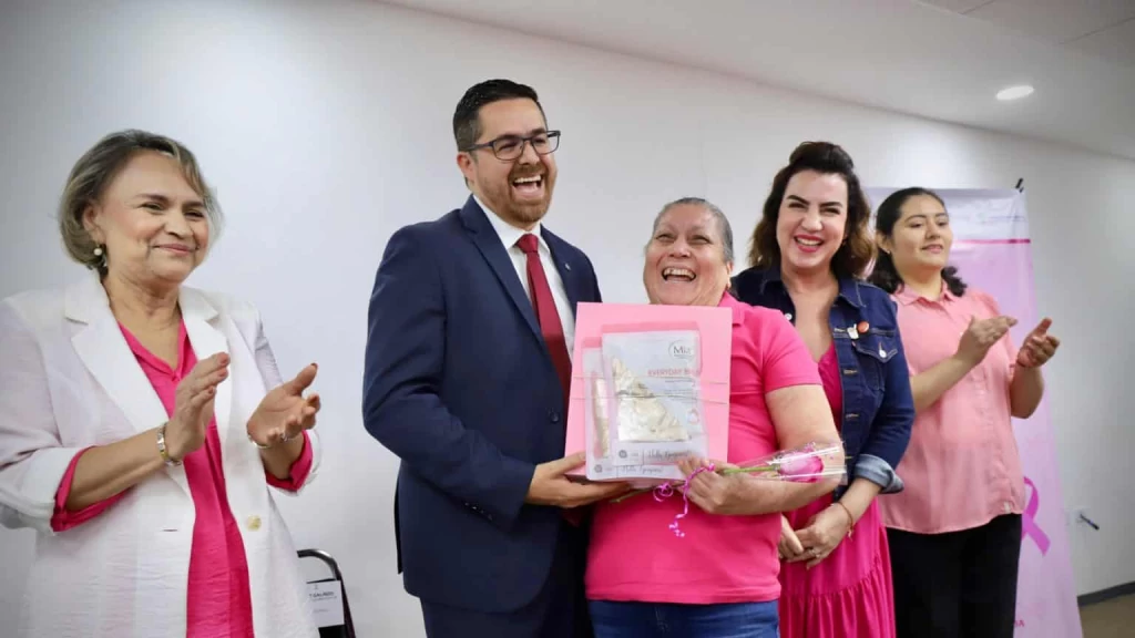 Entregan prótesis mamarias externas a mujeres sobrevivientes de cáncer de mama en Sinaloa