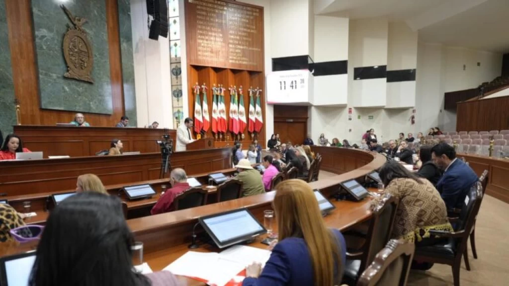 Dan lectura en Congreso a tres iniciativas sobre derecho a la información