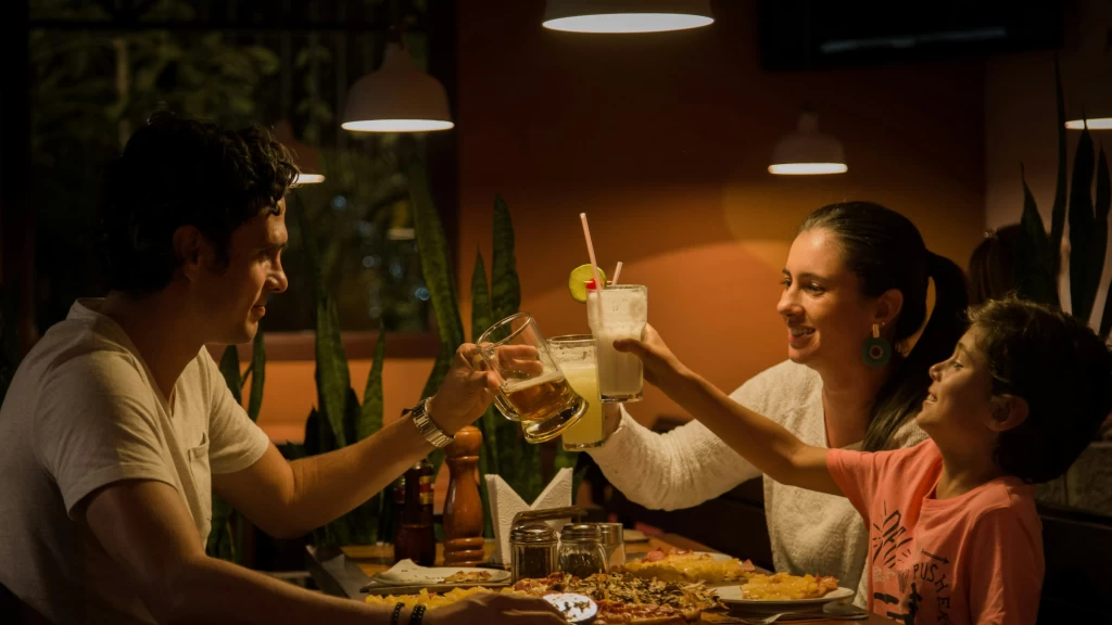 Comer Fuera de Casa en México: El Gasto Imparable que Ahoga a las Familias en 2025, según INEGI