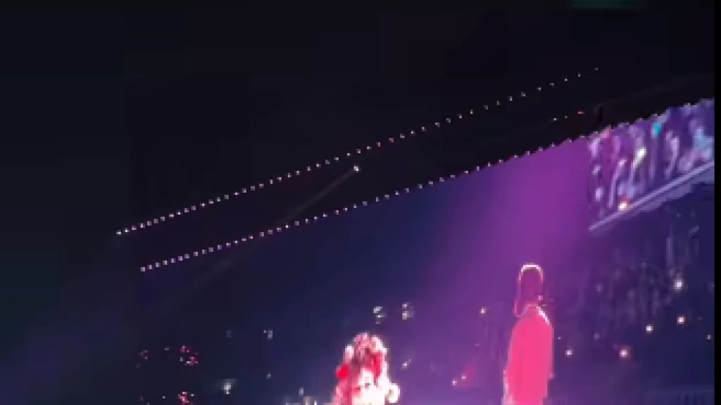 Bad Bunny Conquista CDMX: Julieta Venegas Sorprende en Sexta Fecha del 'Debí Tirar Más Fotos Tour'