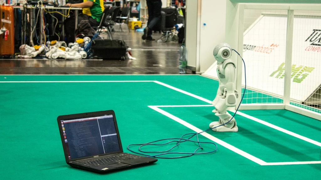 Investigadores de la UAS coordinan diseño de robots futbolistas para un evento tecnológico nacional convocado en el marco de la Copa del Mundo
