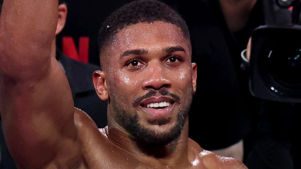 Deportes al Día: Derbi Espanyol-Barça bajo máxima seguridad, fallecimiento de Enrique Collar, regresos clave en Real Madrid y Atlético, y el estado de Anthony Joshua tras trágico accidente