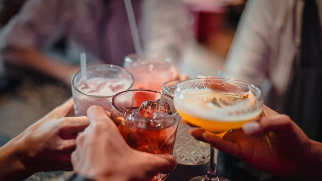 ¡Alerta Roja Cardiovascular! Nuevo Estudio Internacional Desafía el Mito: No Existe Nivel Seguro de Alcohol para tu Corazón