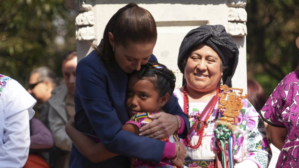 Develación de esculturas de mujeres ancestras en el Paseo de las Heroínas, símbolo firme contra el racismo, clasismo y machismo: Presidenta