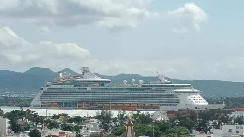 Mazatlán Brilló con un 'Triplete' de Cruceros: Más de 12 Mil Visitantes Impulsaron la Economía Local el 7 de Enero