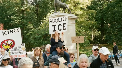 Mineápolis Bajo Tensión: Tercer Día de Protestas Masivas por Muerte de Renee Good a Manos de Agente ICE Desata Crisis Nacional