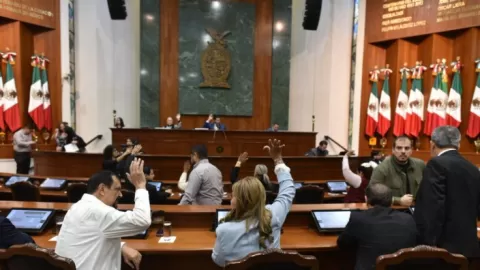 Diputadas y diputados dan lectura a cuatro nuevas iniciativas
