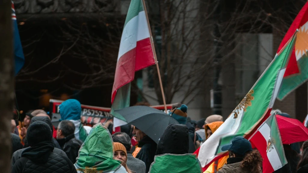 Irán: Escalada de Tensión con EE. UU. y Casi 2.000 Muertes de Manifestantes; Trump Endurece Amenazas y Cierra Vías Diplomáticas