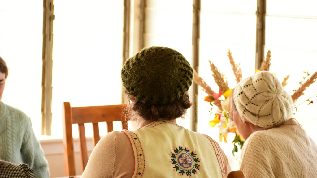 Casquette de Crochet: El Reinado Artesanal que Define la Moda 2026 y Conquista Pasarelas y Street Style Global