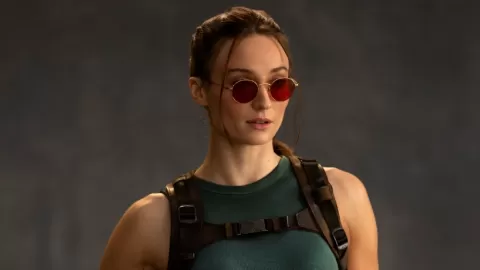 Sophie Turner se Transforma en Lara Croft: Primer Vistazo Oficial a la Serie de 'Tomb Raider' en Prime Video