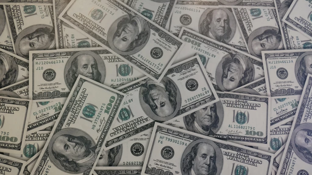 Superpeso Mexicano Desafía Inestabilidad Global: Dólar Cierra en $17.45 y Consolida Racha Ganadora Semanal