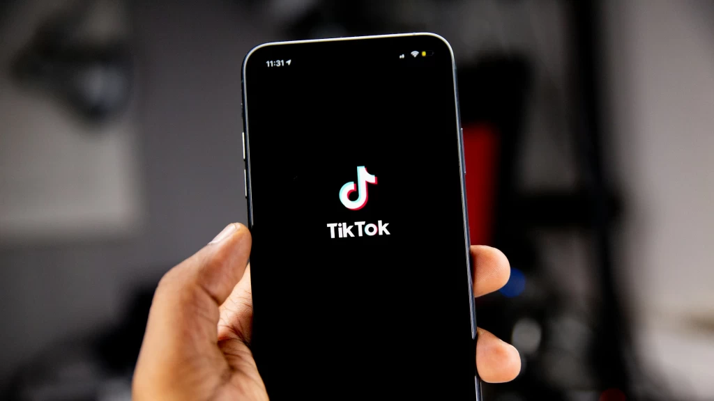 TikTok Evita Prohibición en EE.UU. con Histórica Empresa Conjunta: Mayoría de Control Americano Asegura su Futuro
