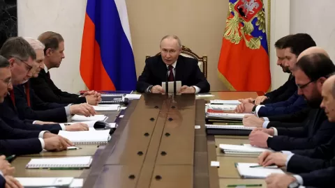 El Donbás en el Epicentro de la Paz: Rusia Exige Retirada Ucraniana Antes de Negociaciones Cruciales en Abu Dabi