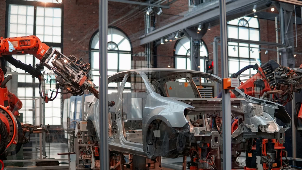 Revolución Automotriz 2026: Ford y GM Entran en Banca, Tesla Robotaxis en Austin y Expansión Global Eléctrica y de GLP Redefinen el Mercado