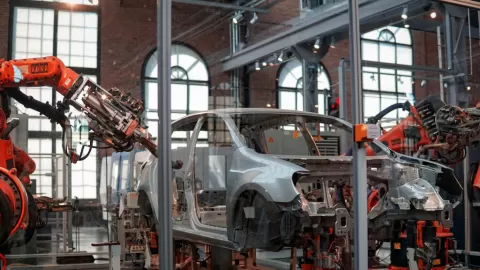 Revolución Automotriz 2026: Ford y GM Entran en Banca, Tesla Robotaxis en Austin y Expansión Global Eléctrica y de GLP Redefinen el Mercado