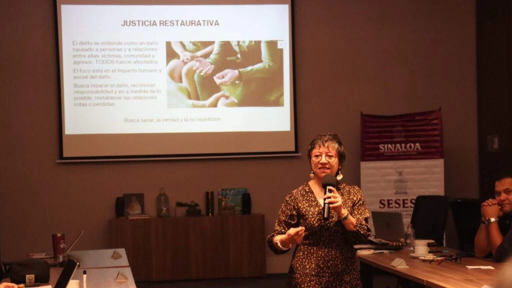 Capacitan a periodistas sobre justicia restaurativa y construcción de paz