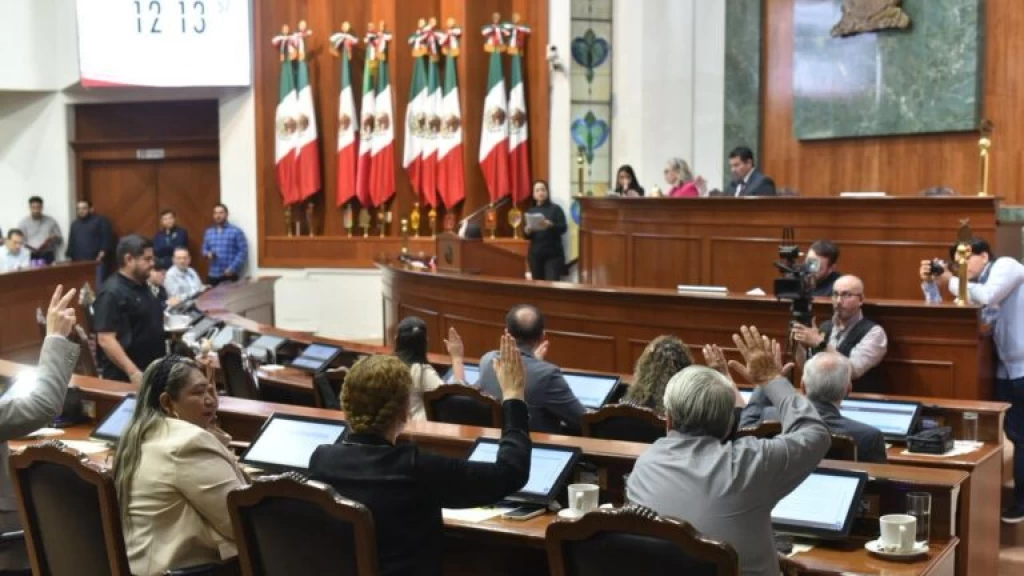 Dan lectura a cinco iniciativas en Congreso; Rocha Moya propone licencia permanente de conducir