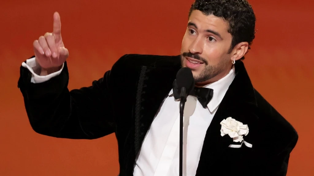 "Debí Tirar Más Fotos" de Bad Bunny Gana Álbum del Año y Enciende la Gala con Potente Mensaje Anti-ICE