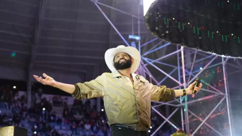 Pancho Barraza se Suma a Estrellas en Histórico Homenaje a Germán Lizárraga en el Carnaval de Mazatlán 2026
