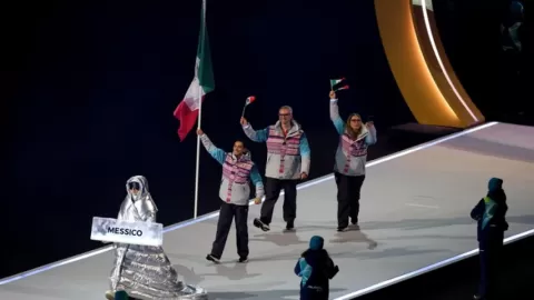 Delegación mexicana desfila en histórica ceremonia inaugural de Milano Cortina 2026